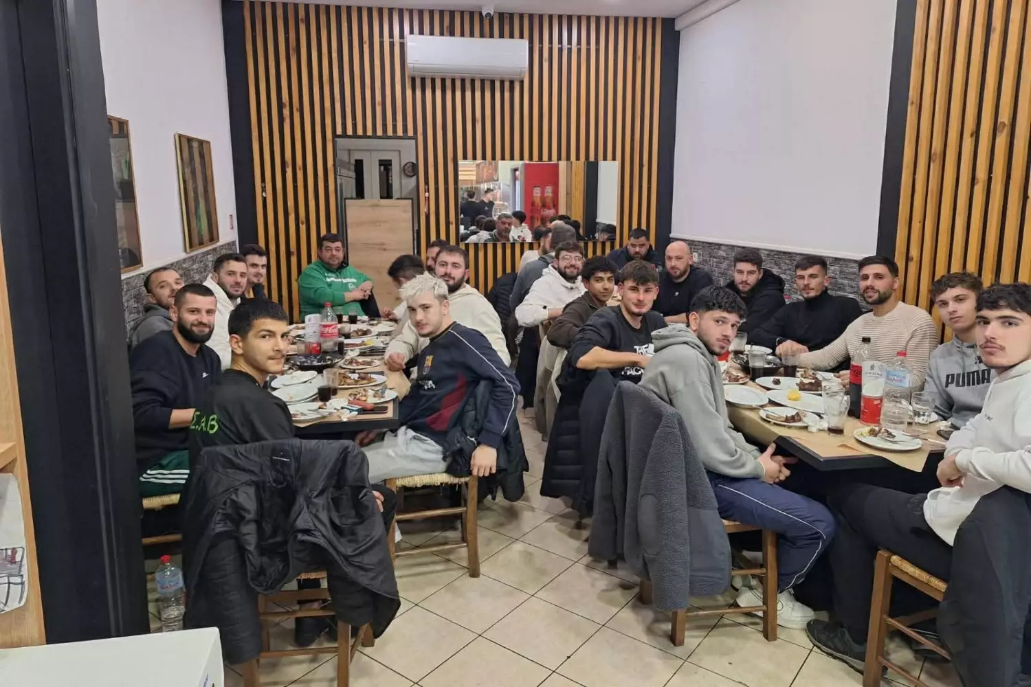 &Mu;ί&alpha; &omicron;&iota;&kappa;&omicron;&gamma;έ&nu;&epsilon;&iota;&alpha; &sigma;&tau;&eta;&nu; &Alpha;&gamma;ί&alpha; &Beta;&alpha;&rho;&beta;ά&rho;&alpha;