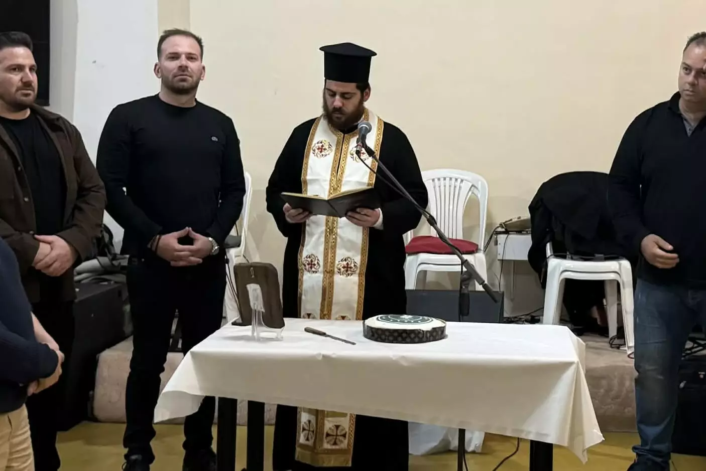 Έ&kappa;&omicron;&psi;&alpha;&nu; &tau;&eta;&nu; &pi;ί&tau;&alpha; &tau;&omicron;&upsilon;&sigmaf; &mu;έ&sigma;&alpha; &sigma;&epsilon; &gamma;&iota;&omicron;&rho;&tau;&iota;&nu;ό &kappa;&lambda;ί&mu;&alpha; &sigma;&tau;&omicron;&nu; &Alpha;&tau;&rho;ό&mu;&eta;&tau;&omicron; &Epsilon;&pi;&iota;&sigma;&kappa;&omicron;&pi;ή&sigmaf;