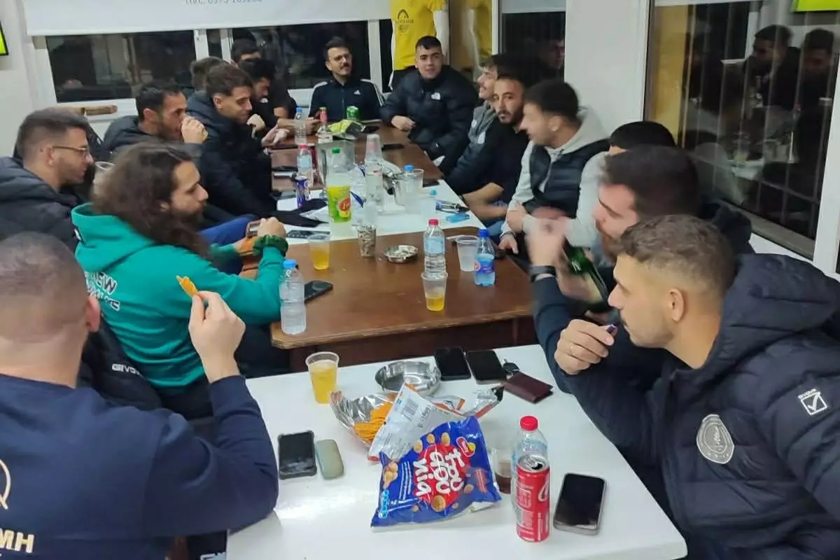 &Omicron;&iota;&kappa;&omicron;&gamma;&epsilon;&nu;&epsilon;&iota;&alpha;&kappa;ό &delta;&iota;&pi;&lambda;ό &kappa;&alpha;&iota; &epsilon;&xi;&alpha;&iota;&rho;&epsilon;&tau;&iota;&kappa;ό &kappa;&lambda;ί&mu;&alpha; &sigma;&tau;&omicron;&nu; &Alpha;&tau;&rho;ό&mu;&eta;&tau;&omicron; &Epsilon;&pi;&iota;&sigma;&kappa;&omicron;&pi;ή&sigmaf;