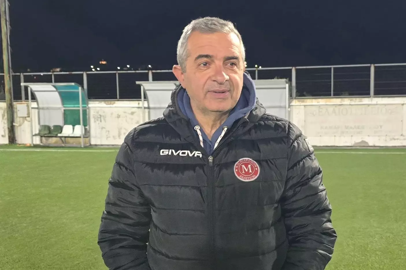 &Kappa;&rho;&alpha;&upsilon;&gamma;ή &alpha;&gamma;&omega;&nu;ί&alpha;&sigmaf; &Chi;&rho;&omicron;&nu;ά&kappa;&eta;: &laquo;&Mu;&pi;&alpha;ί&nu;&omicron;&upsilon;&mu;&epsilon; &sigma;&tau;&omicron; &gamma;ή&pi;&epsilon;&delta;&omicron; &kappa;&alpha;&iota; &tau;&rho;έ&mu;&epsilon;&iota; &eta; &kappa;&alpha;&rho;&delta;&iota;ά &mu;&alpha;&sigmaf;&raquo;