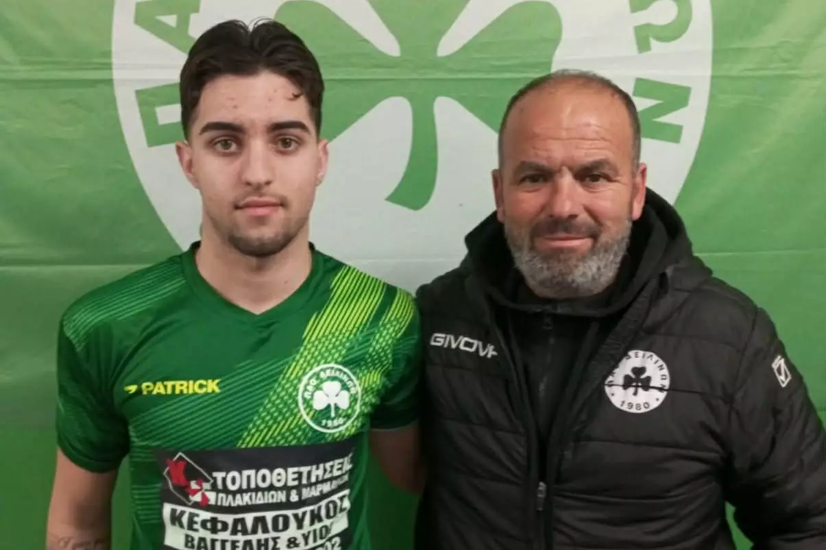 &Sigma;&tau;&alpha; &Delta;&epsilon;&iota;&lambda;&iota;&nu;ά &omicron; &Mu;. &Phi;&omega;&tau;&omicron;&upsilon;&lambda;ά&kappa;&eta;&sigmaf;