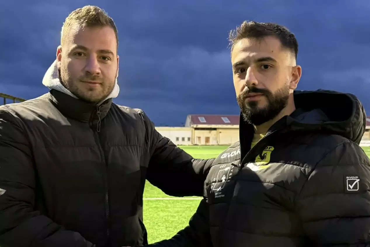 &Sigma;&tau;&eta; &Gamma;&alpha;&rho;ί&pi;&alpha; &omicron; &Nu;. &Mu;&epsilon;&tau;&zeta;ά&kappa;&eta;&sigmaf;