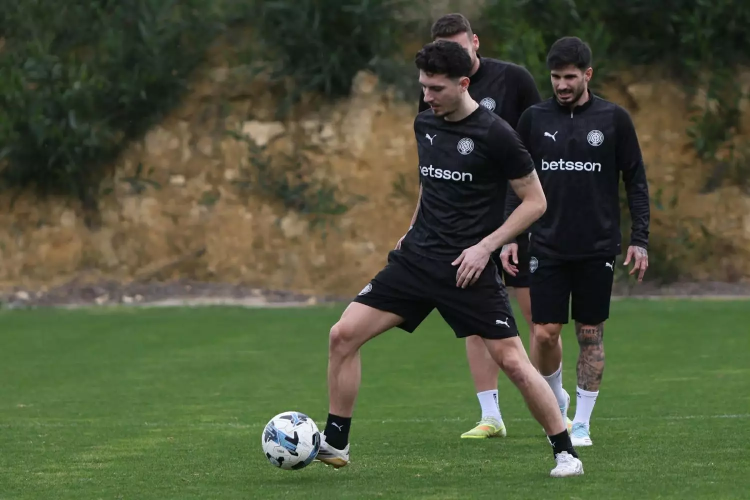 &Gamma;. &Kappa;&alpha;&nu;&epsilon;&lambda;&lambda;ό&pi;&omicron;&upsilon;&lambda;&omicron;&sigmaf;: &laquo;&Epsilon;&pi;έ&sigma;&tau;&rho;&epsilon;&psi;&alpha; &sigma;&tau;&eta;&nu; &Epsilon;&lambda;&lambda;ά&delta;&alpha; &gamma;&iota;&alpha; &mu;&epsilon;&gamma;ά&lambda;&eta; &omicron;&mu;ά&delta;&alpha;, &nu;&alpha; &phi;&tau;ά&sigma;&omicron;&upsilon;&mu;&epsilon; &sigma;&tau;&omicron;&nu; &tau;&epsilon;&lambda;&iota;&kappa;ό&raquo;