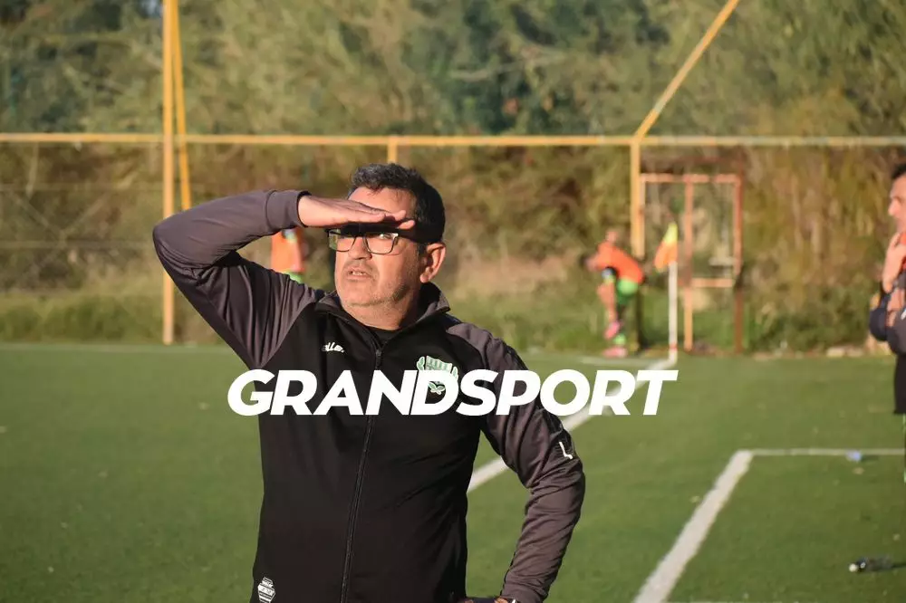 &Lambda;. &Tau;&iota;&tau;&omicron;&mu;&iota;&chi;&epsilon;&lambda;ά&kappa;&eta;&sigmaf;: &laquo;&Pi;&omicron;&lambda;ύ &kappa;&alpha;&lambda;ή &pi;&rho;&omicron;&sigma;&pi;ά&theta;&epsilon;&iota;&alpha;, &epsilon;&lambda;&pi;&iota;&delta;&omicron;&phi;ό&rho;&alpha; &eta; &pi;&alpha;&rho;&omicron;&upsilon;&sigma;ί&alpha; &tau;&omega;&nu; &nu;&epsilon;&alpha;&rho;ώ&nu; &pi;&alpha;&iota;&delta;&iota;ώ&nu;&raquo;