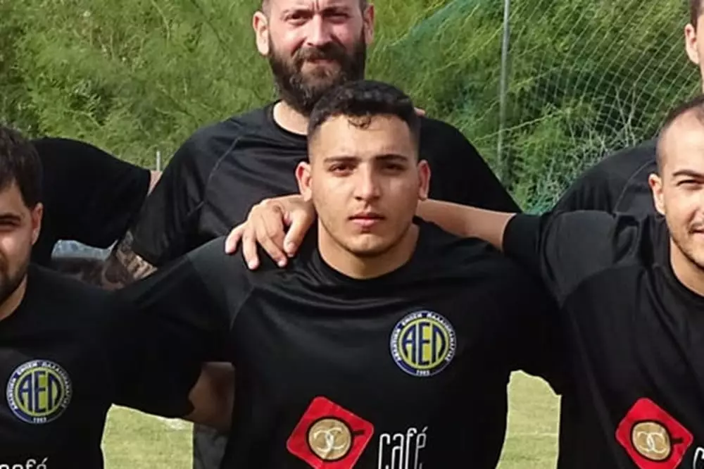 &Sigma;&tau;&omicron;&nu; &Theta;&rho;ί&alpha;&mu;&beta;&omicron; &Alpha;&nu;&alpha;&lambda;ή&psi;&epsilon;&omega;&sigmaf; &omicron; &Beta;. &Kappa;&alpha;&rho;&alpha;&gamma;&iota;ά&nu;&nu;&eta;&sigmaf;