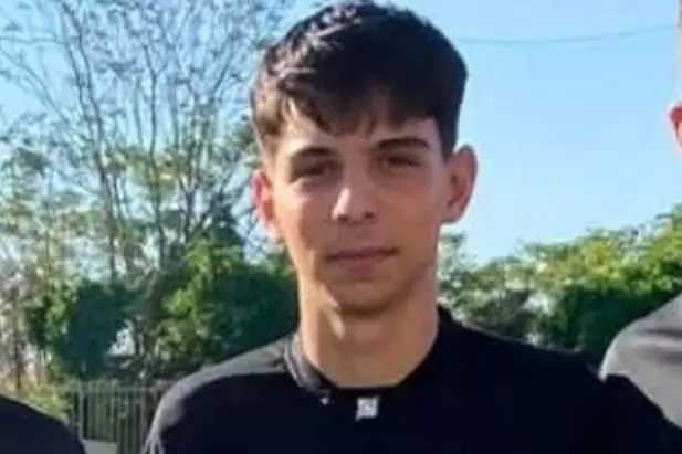 &Sigma;&tau;&omicron;&nu; &Alpha;&epsilon;&tau;ό &Alpha;&nu;&omega;&gamma;&epsilon;ί&omega;&nu; &omicron; &Kappa;ά&beta;&beta;&alpha;&lambda;&omicron;&sigmaf;