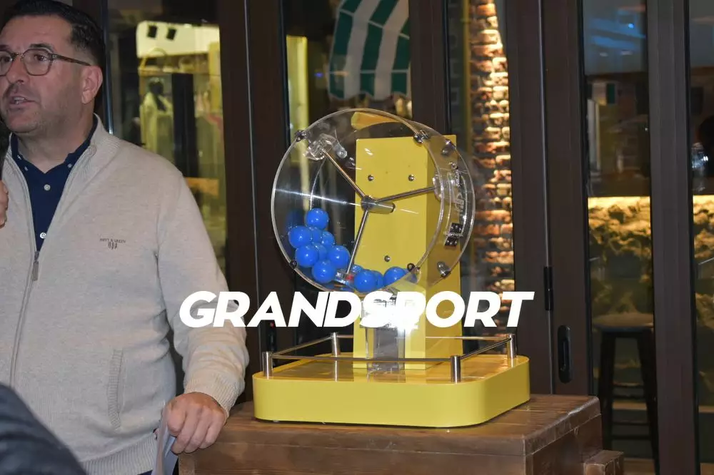 LIVE &alpha;&pi;ό &tau;&omicron; GRANDSPORT &omicron; &kappa;&lambda;ή&rho;&omega;&sigma;&eta; &tau;&omicron;&upsilon; &Kappa;&upsilon;&pi;έ&lambda;&lambda;&omicron;&upsilon; &Epsilon;&Pi;&Sigma;&Eta; &gamma;&iota;&alpha; &tau;&omicron; &mu;&omicron;&nu;&omicron;&pi;ά&tau;&iota; &omega;&sigmaf; &tau;&omicron; Final Four (vid)