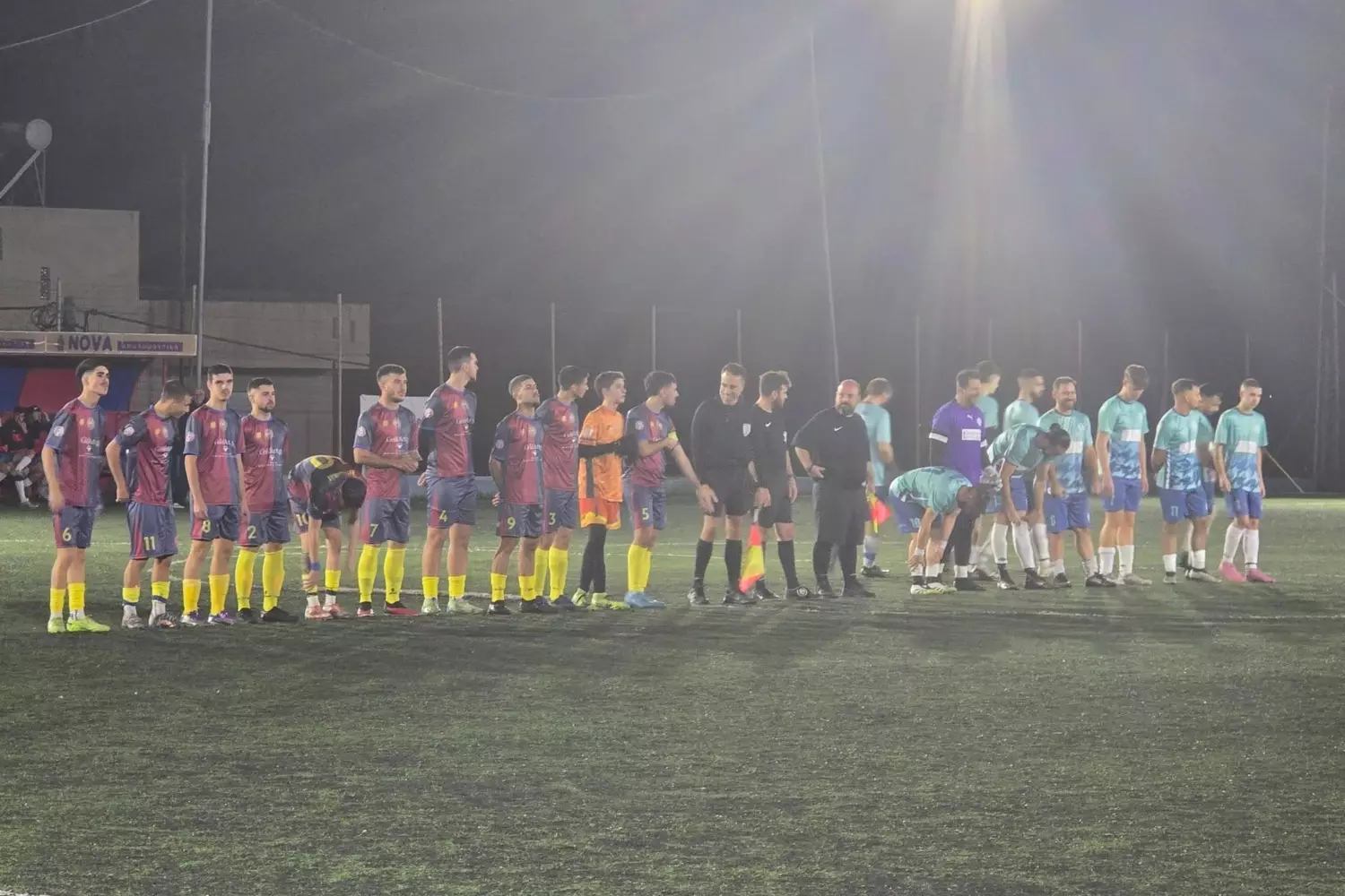 Έ&phi;&epsilon;&rho;&epsilon; &tau;&alpha; &pi;ά&nu;&omega;-&kappa;ά&tau;&omega; &mu;&epsilon; &delta;ύ&omicron; &gamma;&kappa;&omicron;&lambda; &sigma;&tau;&iota;&sigmaf; &kappa;&alpha;&theta;&upsilon;&sigma;&tau;&epsilon;&rho;ή&sigma;&epsilon;&iota;&sigmaf; &omicron; &Pi;&omicron;&sigma;&epsilon;&iota;&delta;ώ&nu;&alpha;&sigmaf;