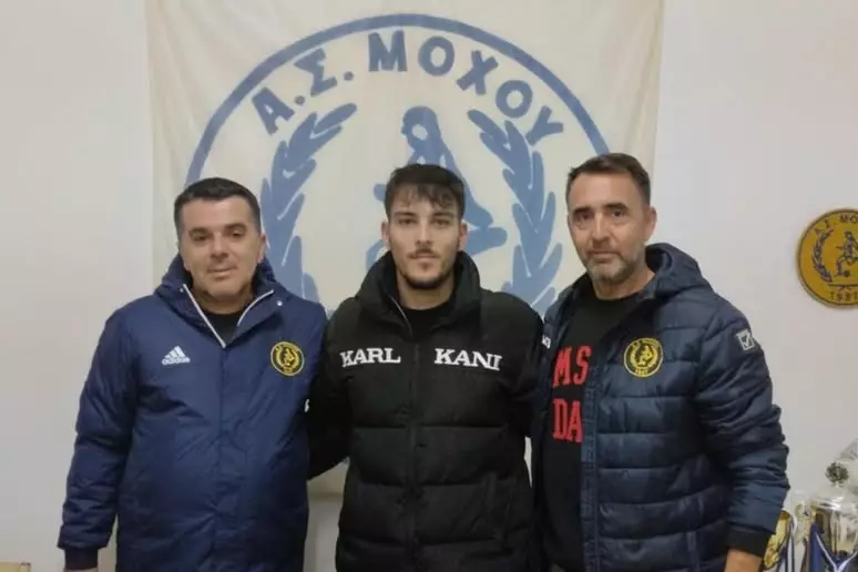 &Sigma;&tau;&omicron;&nu; &Mu;&omicron;&chi;ό &omicron; &Delta;. &Mu;&alpha;&upsilon;&rho;&omicron;&gamma;&iota;&alpha;&nu;&nu;ά&kappa;&eta;&sigmaf;