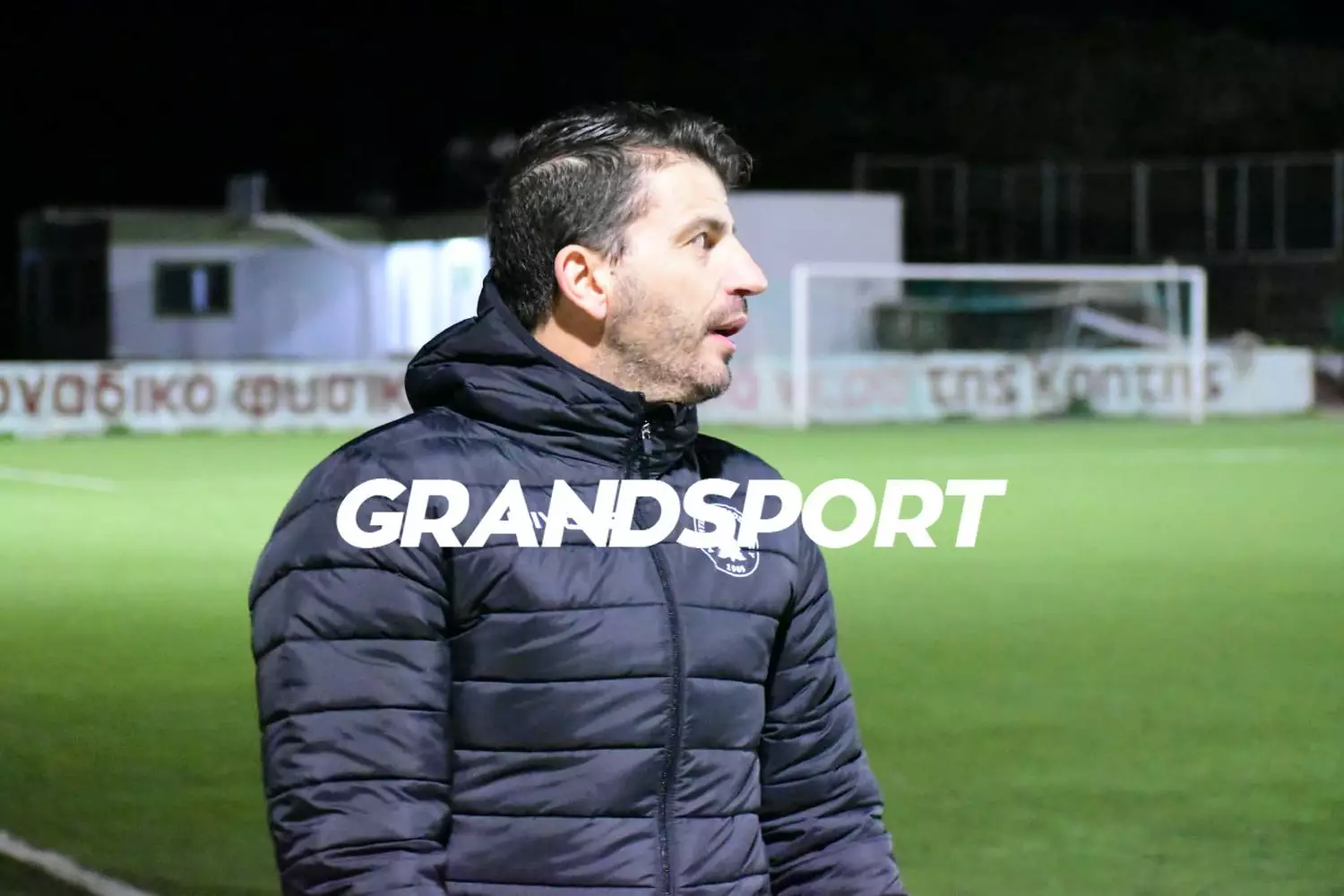 &Phi;. &Chi;&alpha;&lambda;&kappa;&iota;&alpha;&delta;ά&kappa;&eta;&sigmaf;: &laquo;&Alpha;&xi;ί&zeta;&alpha;&mu;&epsilon; &tau;&eta; &nu;ί&kappa;&eta;, έ&chi;&omicron;&upsilon;&mu;&epsilon; &mu;&epsilon;ί&nu;&epsilon;&iota; &lambda;ί&gamma;&omicron;&iota; &pi;&omicron;&sigma;&omicron;&tau;&iota;&kappa;ά&raquo;