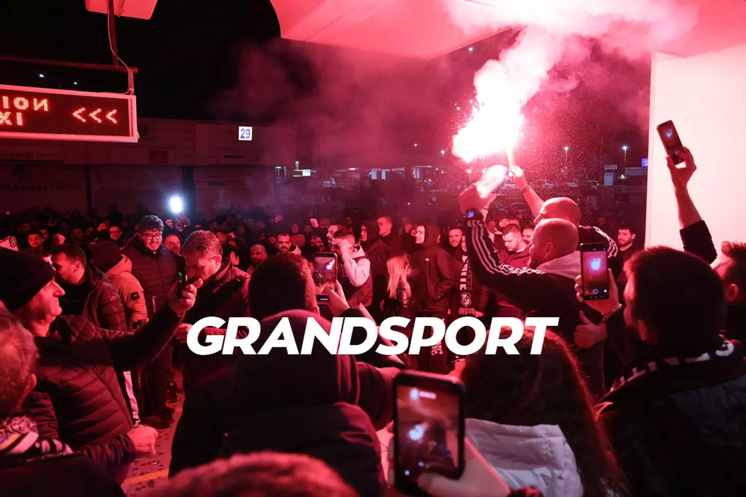 Έ&kappa;&alpha;&nu;&alpha;&nu; &tau;&eta; &nu;ύ&chi;&tau;&alpha;-&mu;έ&rho;&alpha; &gamma;&iota;&alpha; &nu;&alpha; &upsilon;&pi;&omicron;&delta;&epsilon;&chi;&tau;&omicron;ύ&nu; &tau;&omicron;&upsilon;&sigmaf; &theta;&rho;&iota;&alpha;&mu;&beta;&epsilon;&upsilon;&tau;έ&sigmaf; &tau;&eta;&sigmaf; &Alpha;&theta;ή&nu;&alpha;&sigmaf; &omicron;&iota; &phi;ί&lambda;&omicron;&iota; &tau;&omicron;&upsilon; &Omicron;&Phi;&Eta;! (vid&pics)