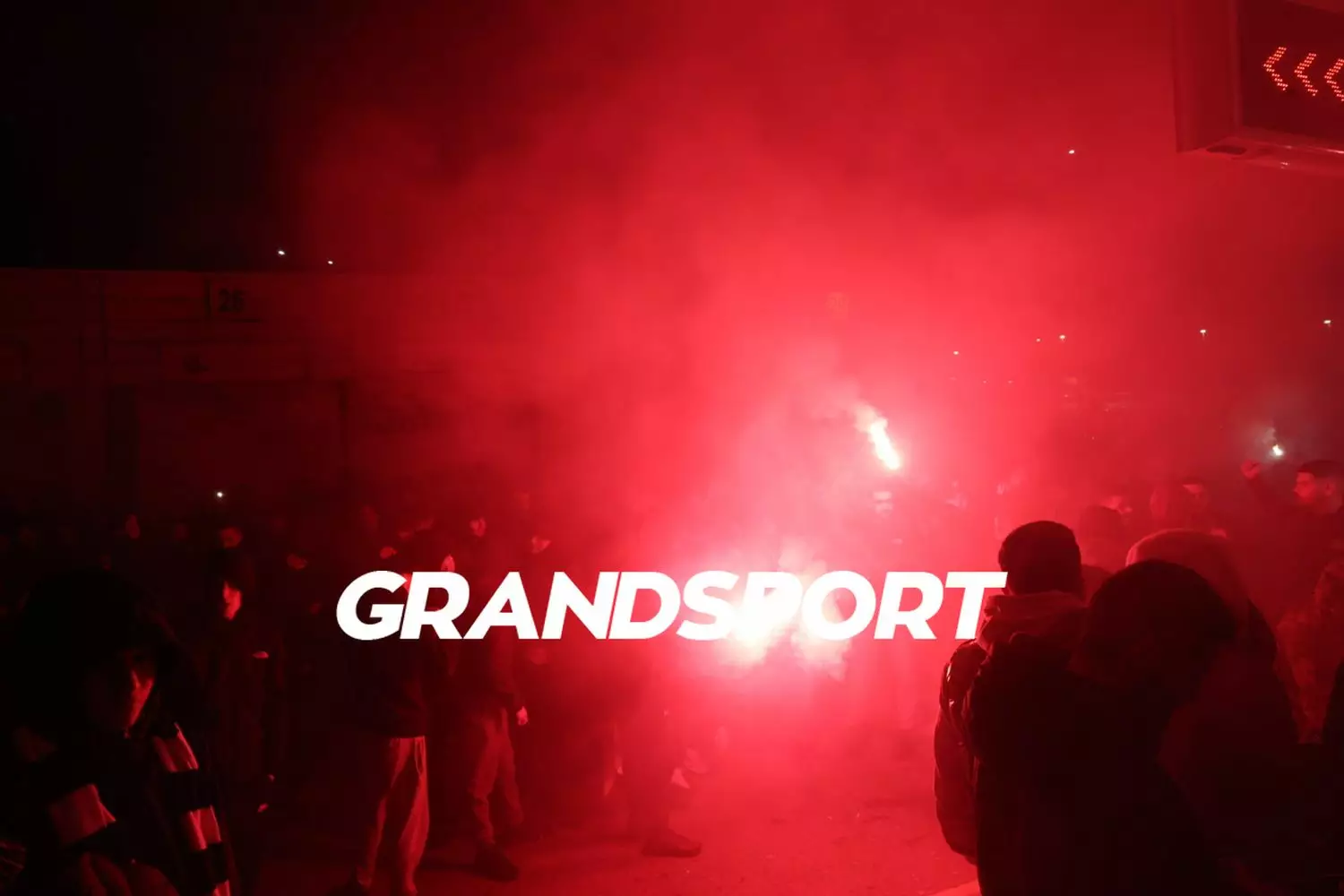 &Sigma;ή&kappa;&omega;&sigma;&alpha;&nu; &tau;&omicron;&nu; &Tau;&iota;ά&gamma;&kappa;&omicron; &Nu;&omicron;&upsilon;&sigmaf; &sigma;&tau;&omicron;&nu; &alpha;έ&rho;&alpha; &omicron;&iota; &phi;ί&lambda;&omicron;&iota; &tau;&omicron;&upsilon; &Omicron;&Phi;&Eta;! (vid)