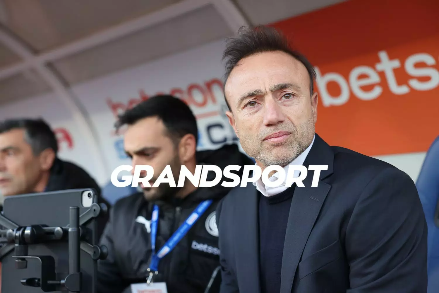 &Chi;&rho;. &Kappa;ό&nu;&tau;&eta;&sigmaf;: &laquo;&Sigma;&tau;&omicron; &pi;&omicron;&delta;ό&sigma;&phi;&alpha;&iota;&rho;&omicron; &delta;&epsilon;&nu; &alpha;&rho;&kappa;&epsilon;ί &mu;ό&nu;&omicron; &eta; &epsilon;&mu;&phi;ά&nu;&iota;&sigma;&eta;, &mu;&epsilon;&tau;&rho;ά&epsilon;&iota; &tau;&omicron; &alpha;&pi;&omicron;&tau;έ&lambda;&epsilon;&sigma;&mu;&alpha;&raquo;