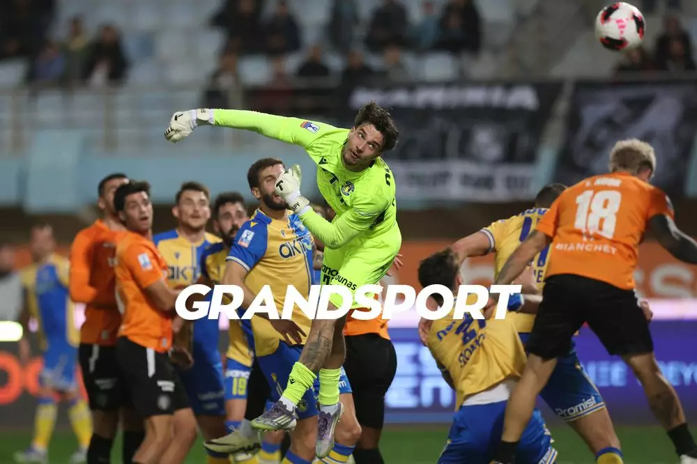 &Rho;&alpha;&nu;&tau;&epsilon;&beta;&omicron;ύ &mu;&epsilon; &tau;&eta;&nu; &alpha;&tau;&upsilon;&chi;ί&alpha; &omicron; &Sigma;&pi;. &Alpha;&gamma;&gamma;&epsilon;&lambda;ί&delta;&eta;&sigmaf;: &Pi;έ&rho;&alpha;&sigma;&epsilon; &tau;&eta;&nu; &pi;ό&rho;&tau;&alpha; &tau;&omicron;&upsilon; &Chi;&epsilon;&iota;&rho;&omicron;&upsilon;&rho;&gamma;&epsilon;ί&omicron;&upsilon;