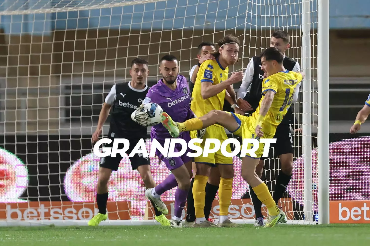 &Nu;. &Chi;&rho;&iota;&sigma;&tau;&omicron;&gamma;&epsilon;ώ&rho;&gamma;&omicron;&sigmaf;: &laquo;&Sigma;&tau;&omicron; &phi;&iota;&nu;ά&lambda;&epsilon; &tau;&omicron; &kappa;ά&nu;&alpha;&mu;&epsilon; &nu;&tau;έ&rho;&mu;&pi;&iota;, &sigma;&alpha;&nu; &nu;&alpha; &pi;&alpha;ί&xi;&alpha;&mu;&epsilon; &pi;&alpha;&rho;ά&tau;&alpha;&sigma;&eta;&raquo;