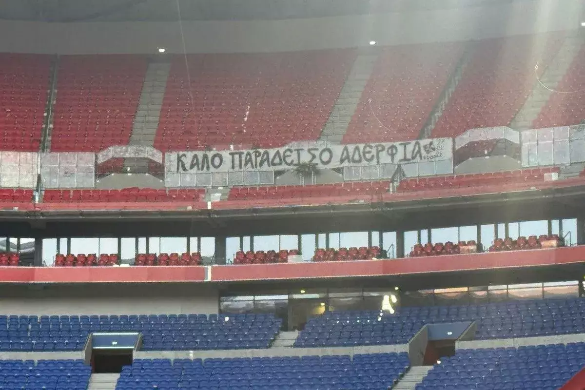 &laquo;&Kappa;&alpha;&lambda;ό &pi;&alpha;&rho;ά&delta;&epsilon;&iota;&sigma;&omicron; &alpha;&delta;έ&rho;&phi;&iota;&alpha;&raquo;: &Sigma;&upsilon;&gamma;&kappa;&lambda;&omicron;&nu;&iota;&sigma;&tau;&iota;&kappa;ό &pi;&alpha;&nu;ό &tau;&omega;&nu; &phi;ί&lambda;&omega;&nu; &tau;&omicron;&upsilon; &Pi;&Alpha;&Omicron;&Kappa; &sigma;&tau;&eta; Groupama Arena