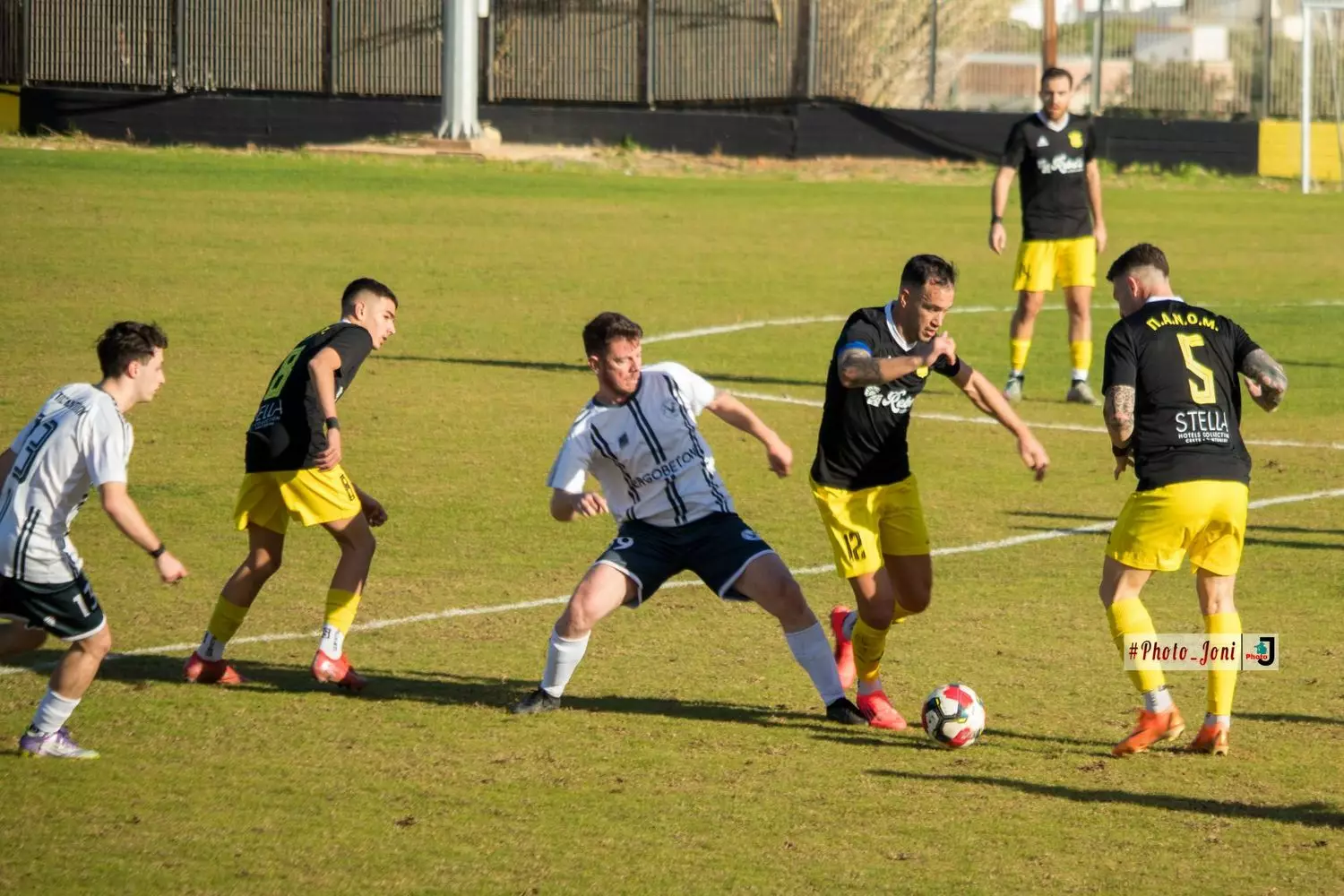 &Kappa;&omicron;&iota;&tau;ά&nu;&epsilon; &kappa;&alpha;&iota; &tau;&omicron; &Kappa;ύ&pi;&epsilon;&lambda;&lambda;&omicron; &sigma;&tau;&omicron;&nu; &Alpha;&epsilon;&tau;ό &Alpha;&nu;&omega;&gamma;&epsilon;ί&omega;&nu;