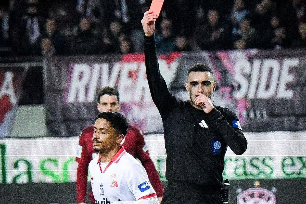 &Pi;&Alpha;&Epsilon; &Pi;&alpha;&nu;&sigma;&epsilon;&rho;&rho;&alpha;ϊ&kappa;ό&sigmaf;: &ldquo;&Alpha;ί&sigma;&chi;&omicron;&sigmaf;, &eta; &mu;&epsilon;&gamma;&alpha;&lambda;ύ&tau;&epsilon;&rho;&eta; &nu;&tau;&rho;&omicron;&pi;ή &gamma;&iota;&alpha; &tau;&omicron; &epsilon;&lambda;&lambda;&eta;&nu;&iota;&kappa;ό &pi;&omicron;&delta;ό&sigma;&phi;&alpha;&iota;&rho;&omicron; &kappa;ύ&rho;&iota;&epsilon; &Lambda;&alpha;&nu;&omicron;&upsilon;ά&rdquo;