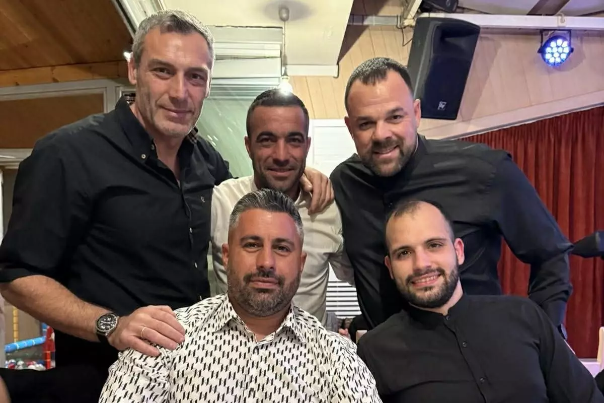 &laquo;&Tau;&omicron; &pi;ή&rho;&epsilon; &tau;&omicron; &kappa;&omicron;&rho;ί&tau;&sigma;&iota;&raquo; &omicron; &Sigma;ά&kappa;&eta;&sigmaf; &Gamma;&epsilon;&omega;&rho;&gamma;ό&pi;&omicron;&upsilon;&lambda;&omicron;&sigmaf; &mu;&epsilon; &kappa;&omicron;&upsilon;&mu;&pi;ά&rho;&omicron; &Lambda;&epsilon;&upsilon;&tau;έ&rho;&eta; &Rho;&omicron;&upsilon;&sigma;&sigma;ά&kappa;&eta; (pics)