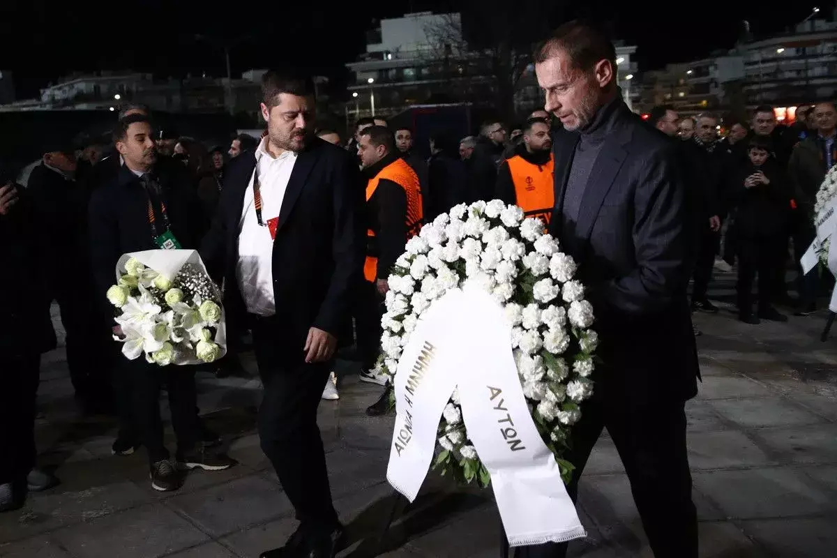 &Sigma;&tau;&eta;&nu; &Tau;&omicron;ύ&mu;&pi;&alpha; &omicron; &Alpha;&lambda;&epsilon;&xi;ά&nu;&tau;&epsilon;&rho; &Tau;&sigma;έ&phi;&epsilon;&rho;&iota;&nu; &ndash; &Kappa;&alpha;&tau;έ&theta;&epsilon;&sigma;&epsilon; &lambda;&omicron;&upsilon;&lambda;&omicron;ύ&delta;&iota;&alpha; &sigma;&tau;&omicron; &mu;&nu;&eta;&mu;&epsilon;ί&omicron; &tau;&omega;&nu; &epsilon;&pi;&tau;ά &omicron;&pi;&alpha;&delta;ώ&nu; &tau;&omicron;&upsilon; &Pi;&Alpha;&Omicron;&Kappa;