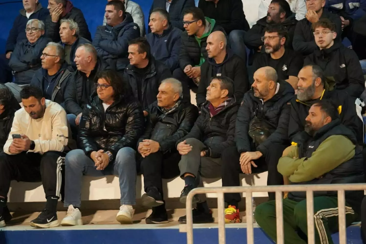 &Tau;&rho;ά&beta;&eta;&xi;&epsilon; &tau;&alpha; &beta;&lambda;έ&mu;&mu;&alpha;&tau;&alpha; &tau;&omicron; &Alpha;&Omicron;&Alpha;&Nu;-&Beta;&rho;&alpha;&chi;ά&sigma;&iota;