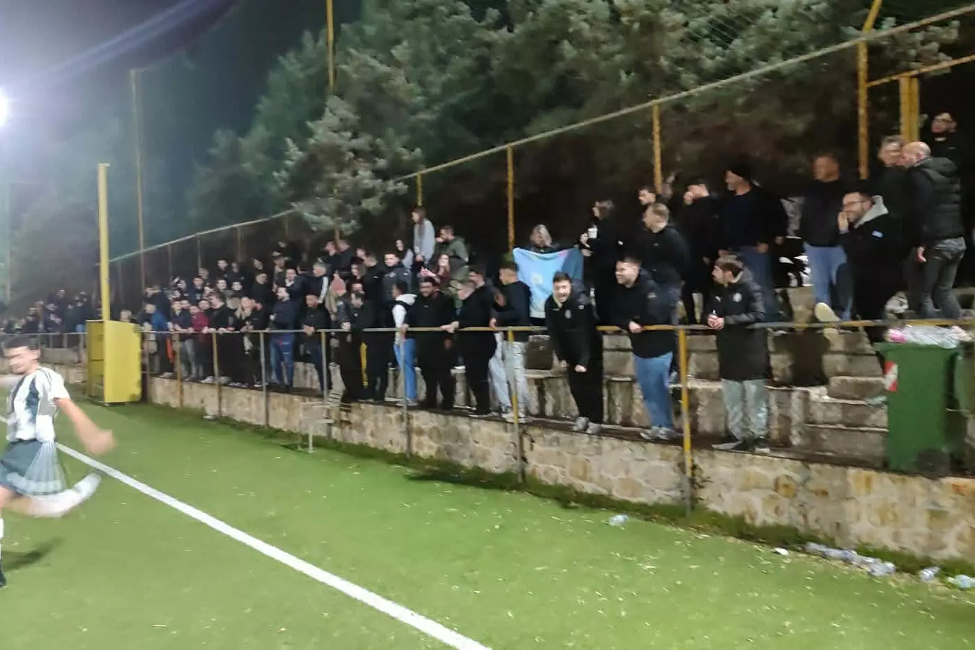 &Pi;ά&nu;&tau;&alpha; &delta;ί&pi;&lambda;&alpha; &sigma;&tau;&omicron;&nu; &Alpha;&tau;&rho;ό&mu;&eta;&tau;&omicron; &Epsilon;&pi;&iota;&sigma;&kappa;&omicron;&pi;ή&sigmaf; &omicron; &kappa;ό&sigma;&mu;&omicron;&sigmaf; &tau;&omicron;&upsilon;