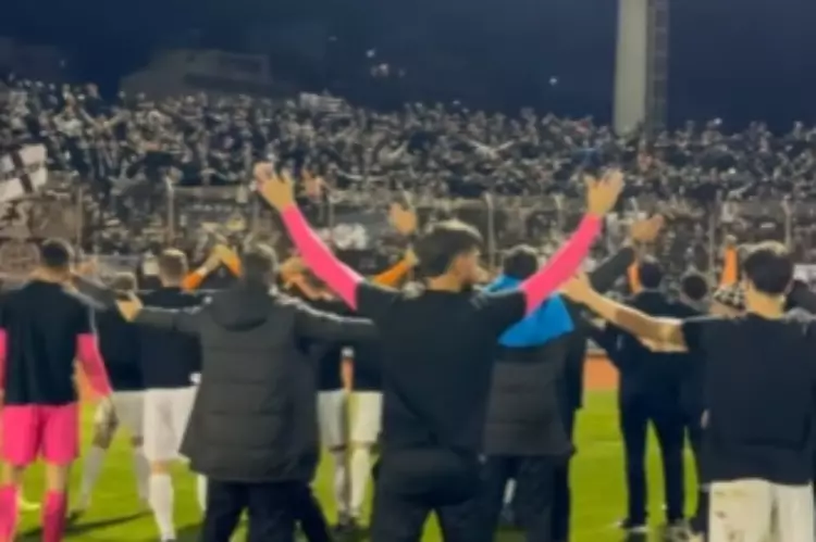 &Omicron;&mu;ά&delta;&alpha; &kappa;&alpha;&iota; &kappa;ό&sigma;&mu;&omicron;&sigmaf; έ&gamma;&iota;&nu;&alpha;&nu; έ&nu;&alpha;: &laquo;&Omicron;&Phi;&Eta;, &Omicron;&Phi;&Eta;, &Omicron;&Phi;&Eta;&raquo; (vid)