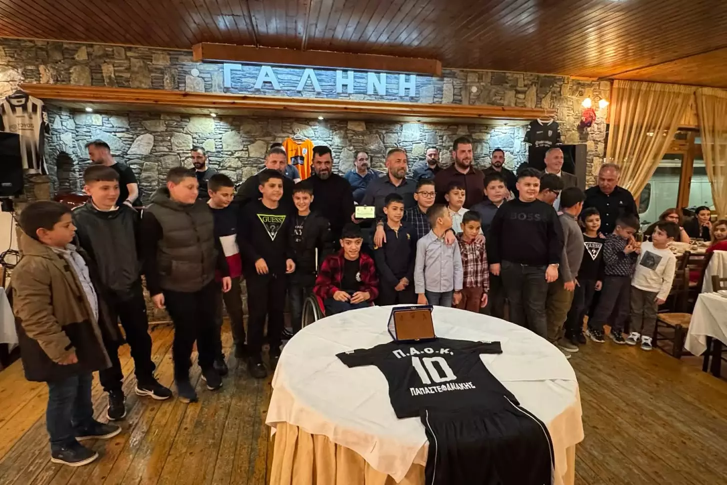 &Omicron; &Gamma;&iota;&alpha;&nu;&nu;ά&kappa;&eta;&sigmaf; &Pi;&alpha;&pi;&alpha;&sigma;&tau;&epsilon;&phi;&alpha;&nu;ά&kappa;&eta;&sigmaf; έ&delta;&omega;&sigma;&epsilon; &tau;&iota;&mu;&eta;&tau;&iota;&kappa;ή &pi;&lambda;&alpha;&kappa;έ&tau;&alpha; &sigma;&tau;&eta;&nu; &alpha;&kappa;&alpha;&delta;&eta;&mu;ί&alpha; &tau;&omicron;&upsilon; &Pi;&Alpha;&Omicron;&Kappa;