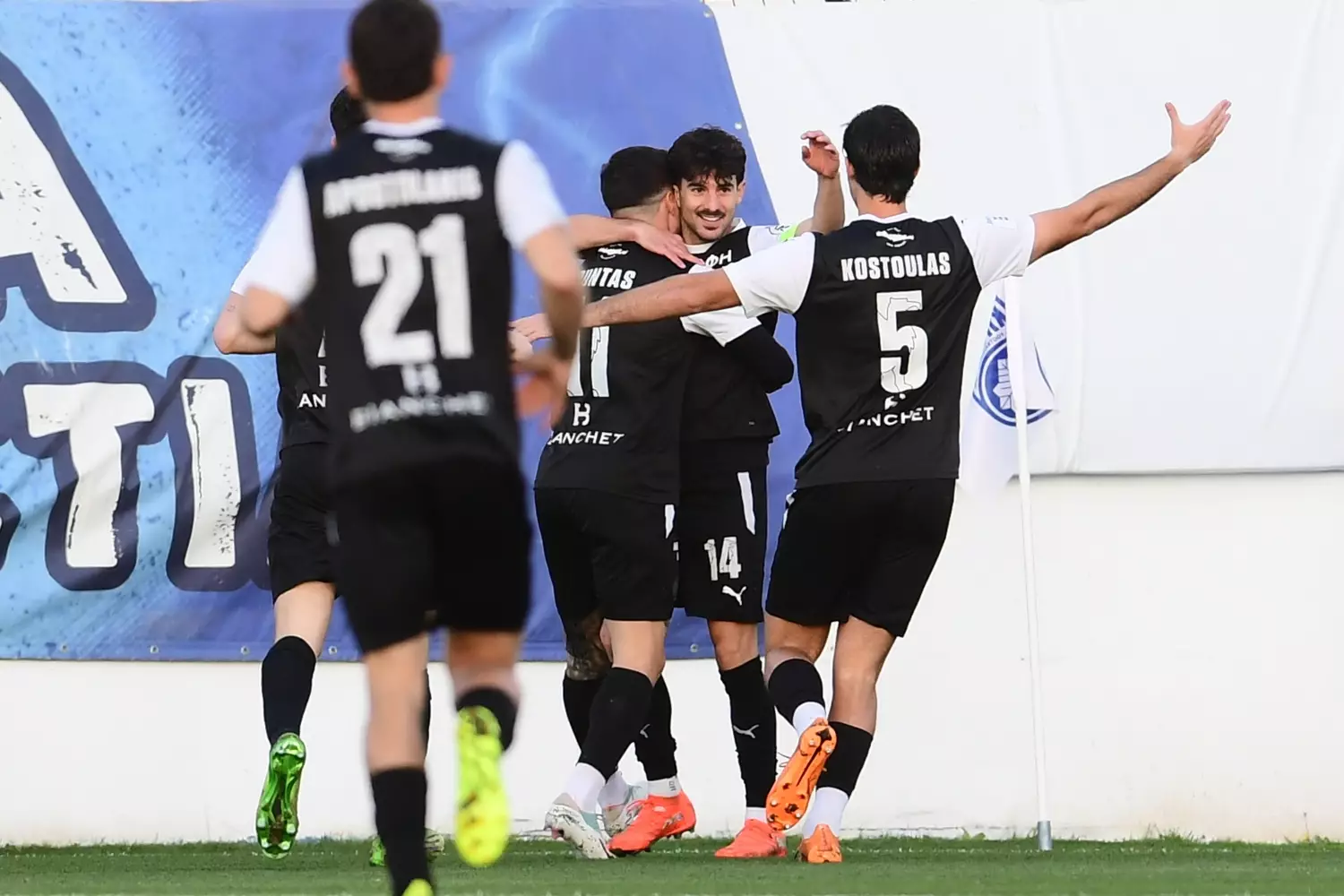 &Kappa;&eta;&phi;&iota;&sigma;&iota;ά-&Omicron;&Phi;&Eta;: &Tau;&omicron; 0-1 &mu;&epsilon; &tau;&omicron;&nu; &Alpha;&nu;&delta;&rho;&omicron;ύ&tau;&sigma;&omicron; (vid)