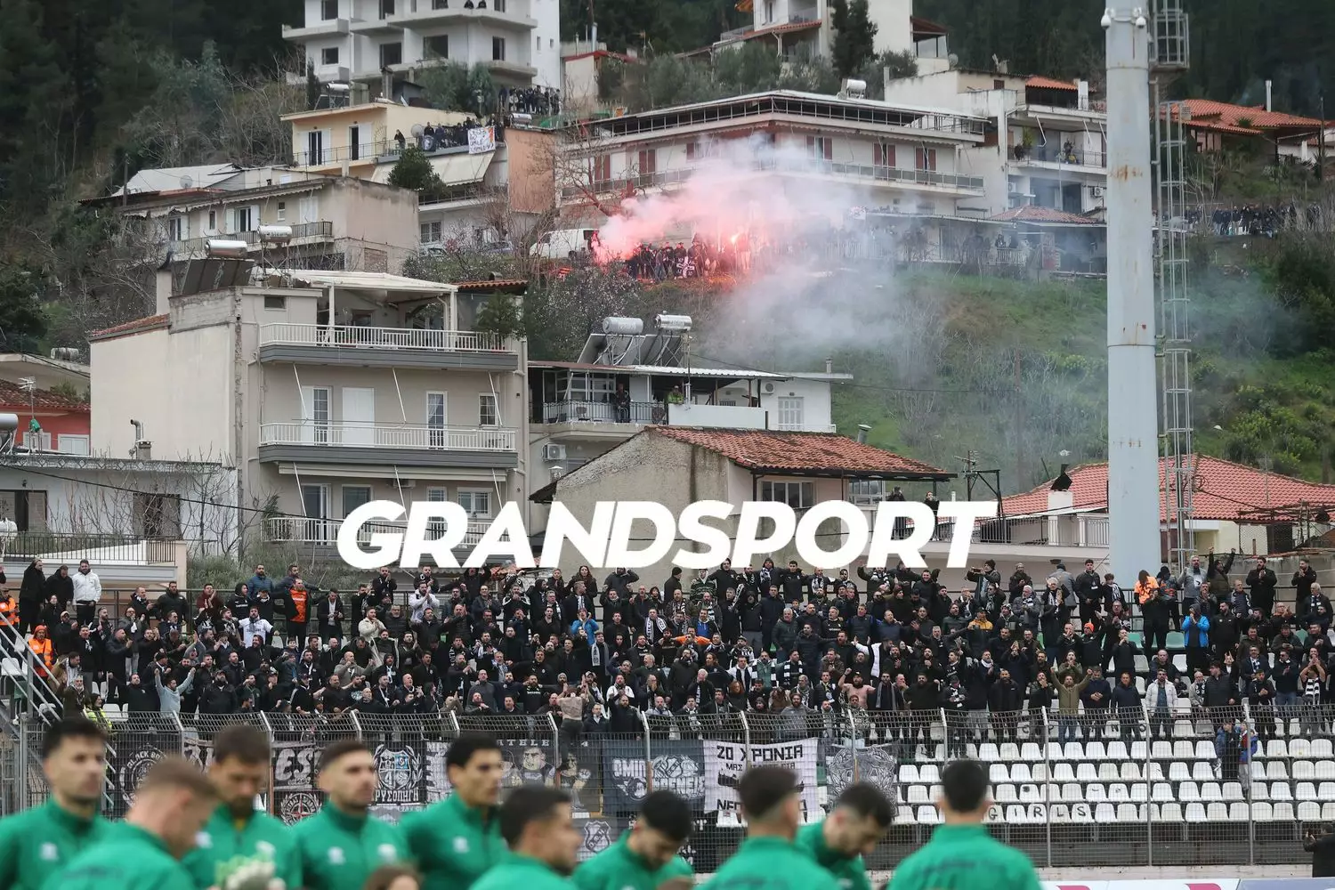 Snakes: &laquo;&Rho;&alpha;&nu;&tau;&epsilon;&beta;&omicron;ύ &sigma;&tau;&omicron;&nu; &Beta;ό&lambda;&omicron; &ndash; &Pi;&epsilon;&rho;ή&phi;&alpha;&nu;&omicron;&iota; &kappa;&alpha;&iota; &epsilon;&nu;&omega;&mu;έ&nu;&omicron;&iota;&raquo;