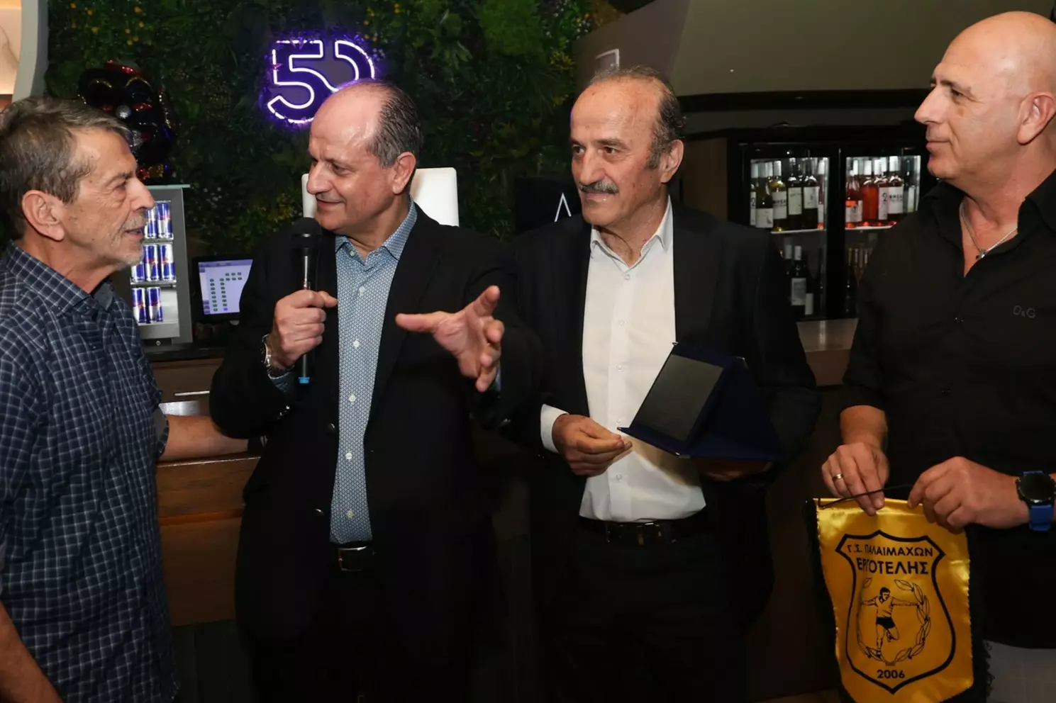 &Sigma;&epsilon; ό&mu;&omicron;&rho;&phi;&omicron; &kappa;&lambda;ί&mu;&alpha; &eta; &kappa;&omicron;&pi;ή &pi;ί&tau;&alpha;&sigmaf; &tau;&omicron;&upsilon; &Gamma;.&Sigma;. &Pi;&alpha;&lambda;&alpha;&iota;&mu;ά&chi;&omega;&nu; &Pi;&omicron;&delta;&omicron;&sigma;&phi;&alpha;&iota;&rho;&iota;&sigma;&tau;ώ&nu; &Epsilon;&rho;&gamma;&omicron;&tau;έ&lambda;&eta; &laquo;&Mu;&alpha;&nu;ώ&lambda;&eta;&sigmaf; &Sigma;&tau;&alpha;&upsilon;&rho;&omicron;&upsilon;&lambda;ά&kappa;&eta;&sigmaf;&raquo;