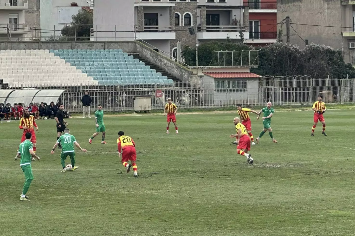 &Mu;&epsilon; &Pi;&alpha;&nu;&theta;&rho;&alpha;&kappa;&iota;&kappa;ό &sigma;&tau;&alpha; &eta;&mu;&iota;&tau;&epsilon;&lambda;&iota;&kappa;ά &omicron; &Gamma;&iota;&omicron;ύ&chi;&tau;&alpha;&sigmaf; &gamma;&iota;&alpha; &tau;&omicron; &Kappa;ύ&pi;&epsilon;&lambda;&lambda;&omicron; &Epsilon;&rho;&alpha;&sigma;&iota;&tau;&epsilon;&chi;&nu;ώ&nu;