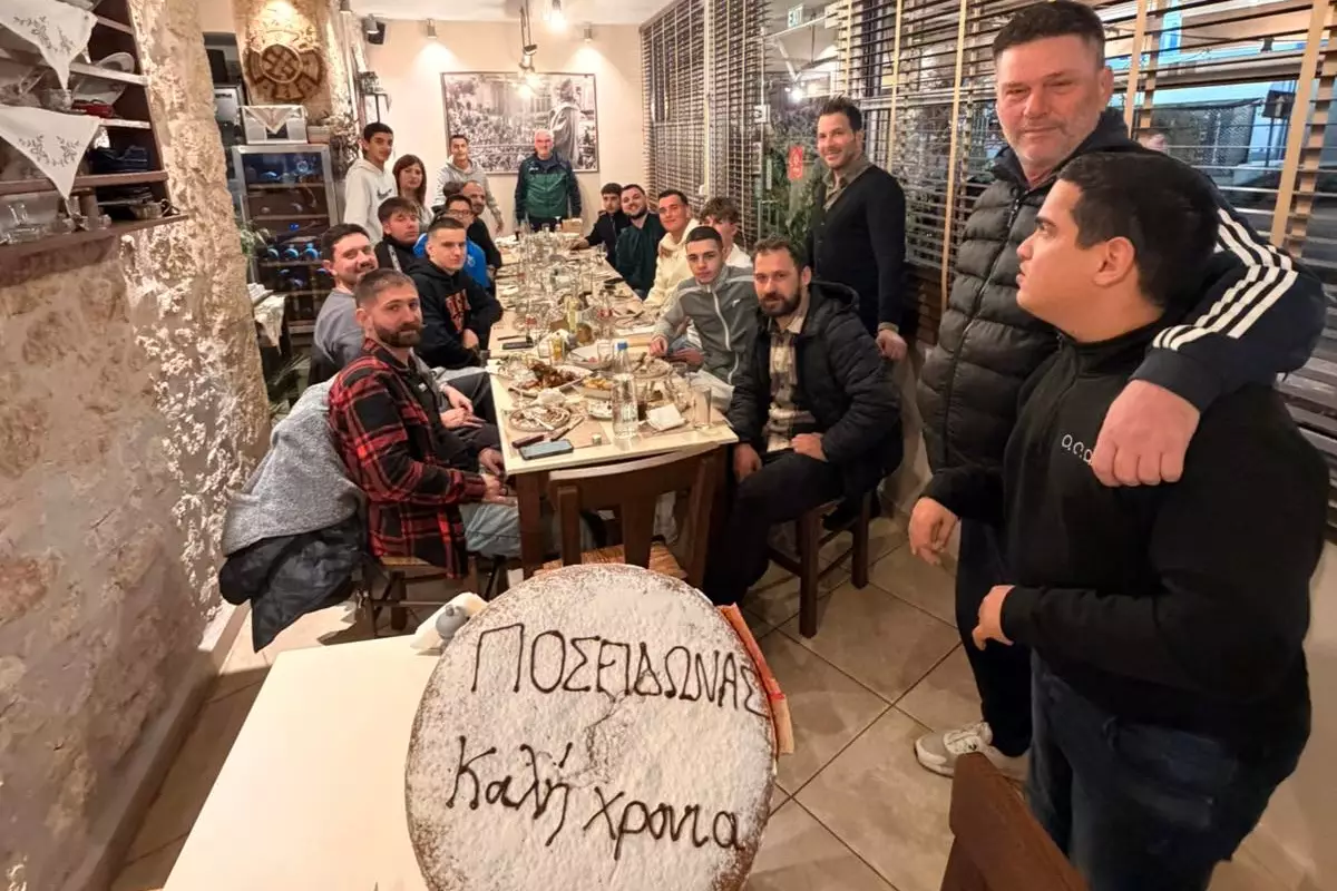 Έ&kappa;&omicron;&psi;&epsilon; &tau;&eta;&nu; &pi;ί&tau;&alpha; &tau;&omicron;&upsilon; &sigma;&epsilon; ό&mu;&omicron;&rho;&phi;&omicron; &kappa;&lambda;ί&mu;&alpha; &omicron; &Pi;&omicron;&sigma;&epsilon;&iota;&delta;ώ&nu;&alpha;&sigmaf;