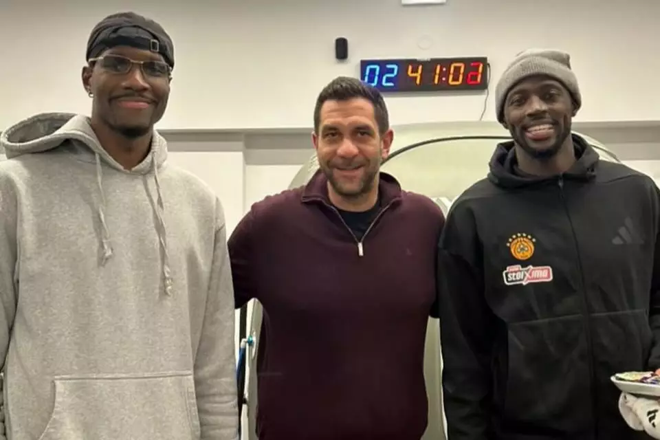 SportsMed Concept: &Sigma;&tau;&omicron; &pi;&lambda;&epsilon;&upsilon;&rho;ό &tau;&omicron;&upsilon; &Kappa;&upsilon;&pi;&epsilon;&lambda;&lambda;&omicron;ύ&chi;&omicron;&upsilon; &Epsilon;&lambda;&lambda;ά&delta;&alpha;&sigmaf; &Pi;&alpha;&nu;&alpha;&theta;&eta;&nu;&alpha;ϊ&kappa;&omicron;ύ &mu;&epsilon; &upsilon;&pi;&eta;&rho;&epsilon;&sigma;ί&epsilon;&sigmaf; &alpha;&pi;&omicron;&theta;&epsilon;&rho;&alpha;&pi;&epsilon;ί&alpha;&sigmaf; &upsilon;&psi;&eta;&lambda;&omicron;ύ &epsilon;&pi;&iota;&pi;έ&delta;&omicron;&upsilon;