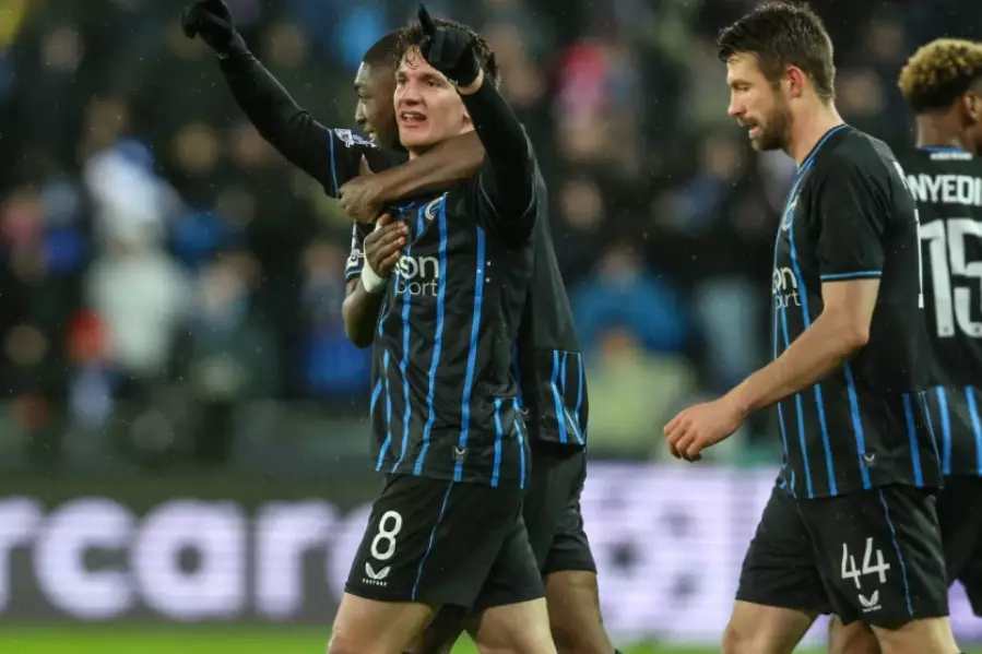 &Mu;&alpha;&gamma;&iota;&kappa;ό&sigmaf; &Tau;&zeta;ό&lambda;&eta;&sigmaf; &laquo;&pi;ά&gamma;&omega;&sigma;&epsilon;&raquo; &tau;&eta;&nu; &Alpha;&tau;&lambda;έ&tau;&iota;&kappa;&omicron; &sigma;&tau;&omicron; &phi;&iota;&nu;ά&lambda;&epsilon; &ndash; &Iota;&sigma;&omicron;&pi;&alpha;&lambda;ί&alpha; &mu;&epsilon; &upsilon;&pi;&omicron;&gamma;&rho;&alpha;&phi;ή Έ&lambda;&lambda;&eta;&nu;&alpha; &sigma;&tau;&eta; &Mu;&pi;&rho;&iota;&zeta; (vid)