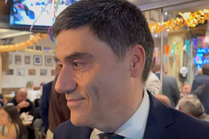 &Gamma;. &Mu;&alpha;&upsilon;&rho;&alpha;&nu;&tau;&omega;&nu;ά&kappa;&eta;&sigmaf;: &Nu;&iota;ώ&theta;&omega; &tau;&upsilon;&chi;&epsilon;&rho;ό&sigmaf; &pi;&omicron;&upsilon; &eta; &eta;&rho;&alpha;&kappa;&lambda;&epsilon;&iota;ώ&tau;&iota;&kappa;&eta; &delta;&iota;&alpha;&iota;&tau;&eta;&sigma;ί&alpha; &epsilon;ί&nu;&alpha;&iota; &epsilon;&nu;&omega;&mu;έ&nu;&eta;&raquo; (vid)