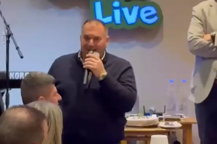 &Tau;&omicron; &laquo;&pi;&alpha;&rho;ώ&nu;&raquo; &kappa;&alpha;&iota; &alpha;&pi;ό &tau;&omicron;&nu; &Gamma;&iota;ώ&rho;&gamma;&omicron; &laquo;&Pi;&lambda;&omicron;ύ&tau;&alpha;&rho;&chi;&omicron;&raquo; &Kappa;&omicron;&upsilon;&tau;&epsilon;&nu;&tau;ά&kappa;&eta; &sigma;&tau;&eta;&nu; &epsilon;&kappa;&delta;ή&lambda;&omega;&sigma;&eta; &tau;&eta;&sigmaf; &delta;&iota;&alpha;&iota;&tau;&eta;&sigma;ί&alpha;&sigmaf; (vid)