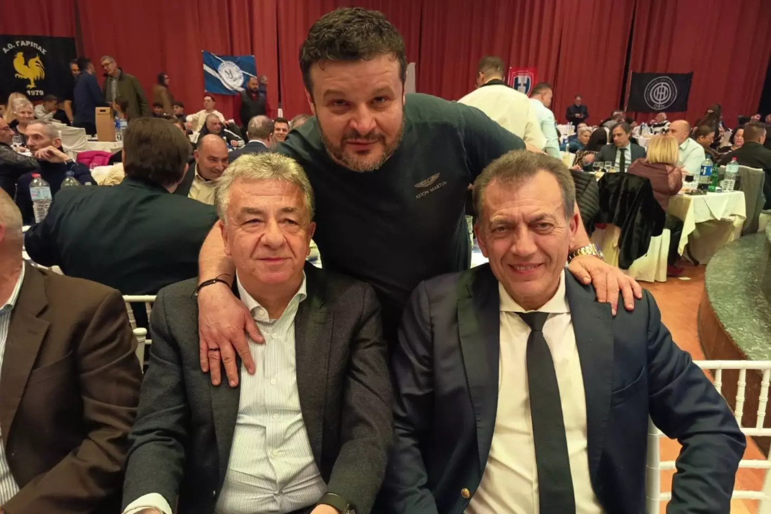 &Nu;. &Tau;&sigma;&alpha;&mu;&pi;&omicron;&upsilon;&rho;ά&kappa;&eta;&sigmaf;: &laquo;&Epsilon;&pi;&epsilon;&nu;&delta;ύ&omicron;&upsilon;&mu;&epsilon; &sigma;&tau;&iota;&sigmaf; &alpha;&kappa;&alpha;&delta;&eta;&mu;ί&epsilon;&sigmaf; &gamma;&iota;&alpha; &nu;&alpha; &delta;&omicron;ύ&mu;&epsilon; &tau;&alpha; &pi;&alpha;&iota;&delta;&iota;ά &nu;&alpha; &pi;&alpha;ί&xi;&omicron;&upsilon;&nu; &sigma;&tau;&eta;&nu; &pi;&rho;ώ&tau;&eta; &omicron;&mu;ά&delta;&alpha; &tau;&omicron;&upsilon; &Omicron;&Phi;&Eta;&raquo;