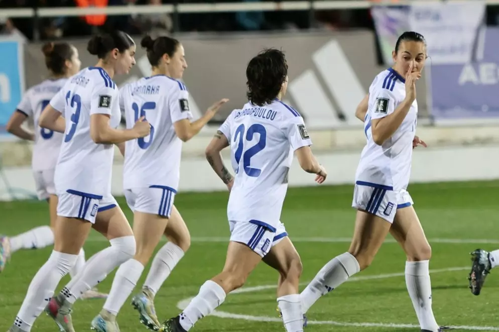 &Nu;ί&kappa;&eta; &tau;&eta;&sigmaf; &Epsilon;&theta;&nu;&iota;&kappa;ή&sigmaf; &Gamma;&upsilon;&nu;&alpha;&iota;&kappa;ώ&nu; &sigma;&tau;&omicron; &laquo;&Gamma;&epsilon;&nu;&tau;ί &Kappa;&omicron;&upsilon;&lambda;έ&raquo; &kappa;&alpha;&iota; 2/2 &sigma;&tau;&alpha; &pi;&rho;&omicron;&kappa;&rho;&iota;&mu;&alpha;&tau;&iota;&kappa;ά