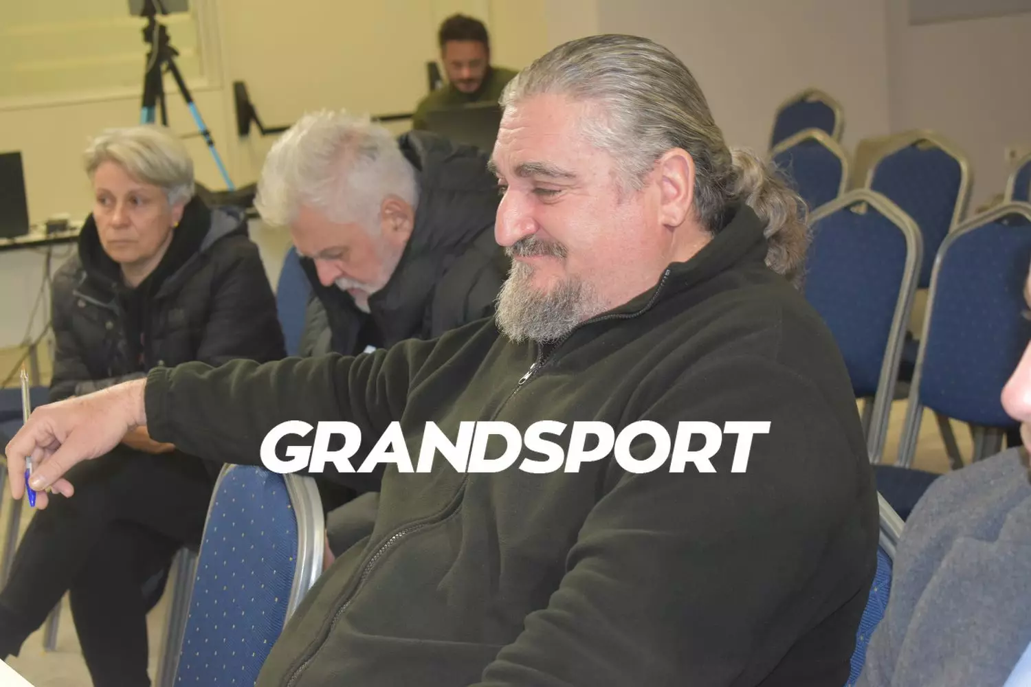 &Chi;. &Beta;&alpha;&sigma;&iota;&lambda;ά&kappa;&eta;&sigmaf;: &laquo;&Epsilon;ί&mu;&alpha;&sigma;&tau;&epsilon; &omicron;&kappa;&tau;ώ &kappa;&alpha;&iota; έ&pi;&rho;&epsilon;&pi;&epsilon; &nu;&alpha; &epsilon;ί&mu;&alpha;&sigma;&tau;&epsilon; 60 &ndash; &Mu;&epsilon;&tau;ά &tau;&alpha; &gamma;&rho;ά&phi;&omicron;&upsilon;&mu;&epsilon; &sigma;&tau;&alpha; social &kappa;&alpha;&iota; &sigma;&tau;&alpha; &kappa;&alpha;&phi;&epsilon;&nu;&epsilon;ί&alpha;&raquo;