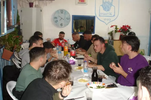 &Tau;&rho;&alpha;&pi;έ&zeta;&iota; &kappa;&alpha;&iota; &kappa;&omicron;&pi;ή &pi;ί&tau;&alpha;&sigmaf; &sigma;&tau;&omicron;&nu; &Pi;&Omicron;&Eta;