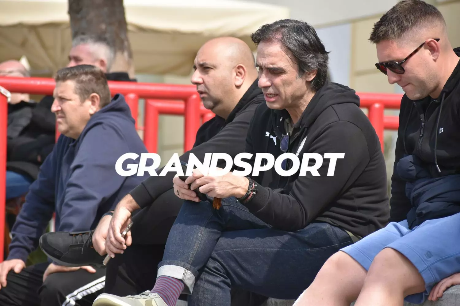 &Pi;&alpha;&rho;&alpha;&kappa;&omicron;&lambda;&omicron;&upsilon;&theta;&epsilon;ί &tau;&eta;&nu; &Kappa;19 &tau;&omicron;&upsilon; &Omicron;&Phi;&Eta; &omicron; &Eta;&lambda;ί&alpha;&sigmaf; &Pi;&omicron;&upsilon;&rho;&sigma;&alpha;&nu;ί&delta;&eta;&sigmaf;