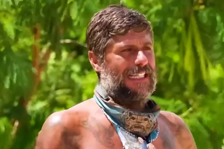 &Sigma;&upsilon;&gamma;&kappa;ί&nu;&eta;&sigma;&epsilon; &omicron; &Mu;&iota;&chi;ά&lambda;&eta;&sigmaf; &Sigma;&eta;&phi;ά&kappa;&eta;&sigmaf; &sigma;&tau;&omicron; Survivor: &laquo;&Mu;&epsilon; &tau;&omicron;&nu; &pi;&alpha;&tau;έ&rho;&alpha; &mu;&omicron;&upsilon; &tau;&omicron;&nu; &tau;&epsilon;&lambda;&epsilon;&upsilon;&tau;&alpha;ί&omicron; &chi;&rho;ό&nu;&omicron; ή&rho;&theta;&alpha;&mu;&epsilon; &pi;&iota;&omicron; &kappa;&omicron;&nu;&tau;ά&raquo;