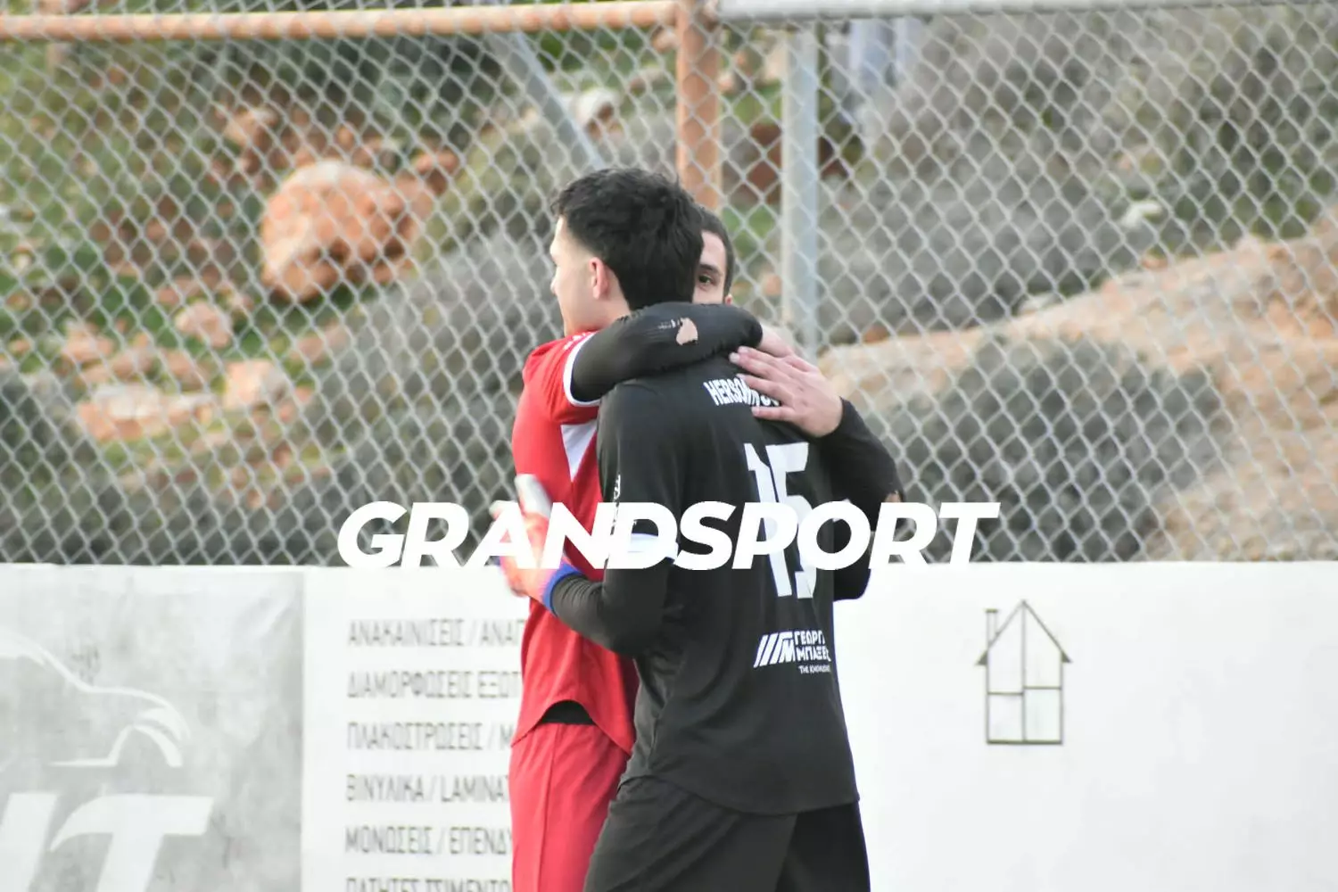 &Rho;&omega;&mu;&alpha;&nu;ό&sigmaf;-&Chi;&epsilon;&rho;&sigma;ό&nu;&eta;&sigma;&omicron;&sigmaf;: &Eta; &delta;&iota;&alpha;&delta;&iota;&kappa;&alpha;&sigma;ί&alpha; &tau;&omega;&nu; &pi;έ&nu;&alpha;&lambda;&tau;&iota; &kappa;&alpha;&iota; &omicron;&iota; &alpha;&pi;&omicron;&kappa;&rho;&omicron;ύ&sigma;&epsilon;&iota;&sigmaf; &tau;&omicron;&upsilon; &Sigma;&eta;&phi;ά&kappa;&eta;! (vid)