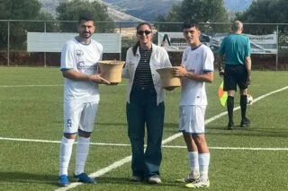 Με ένα κεραμικό τίμησε τον Νέο Ηρόδοτο και τον Μαυραντωνάκη ο Ανθεστίων