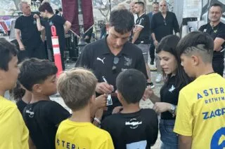 Ο Αποστολάκης γύρισε σπίτι και έγινε… χαμός!