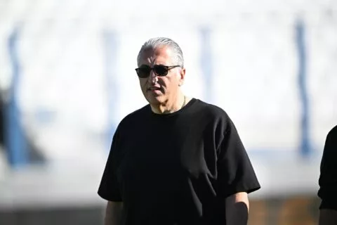 Παρών και ο Μιχάλης Μπούσης στο γήπεδο της Νεάπολης