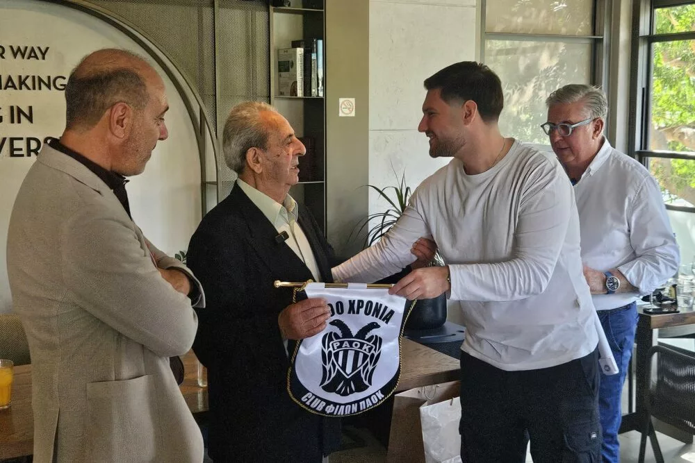 Εικόνες της ξεχωριστής βράβευσης του Γιάννη Παπαματθαιάκη από τη Λέσχη Φίλων ΠΑΟΚ (pics)