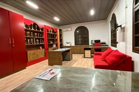 Άλλαξαν μορφή τα γραφεία του Πλατανιά (vid)