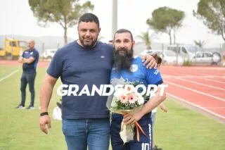 Είπε «αντίο» στα γήπεδα ο Γιάννης Σούρσος – Τιμήθηκε από τις Μοίρες